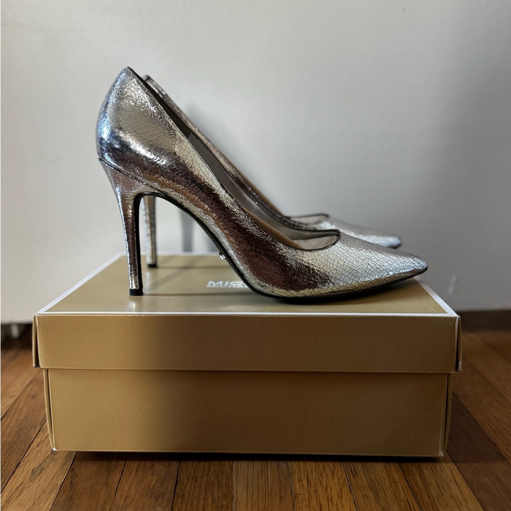 Michael Kors Crackled Metalic Leather Claire Pump 40S9CLHP1M